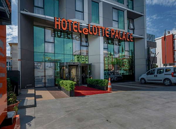Land Park Hotel